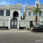 شقة ( دور ) 5 غرف وصالة للايجار حي البحيرات