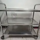 طاولة استانلس استيل متحركة بعجلات ثلاث رفوف