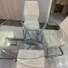 سفرة طعام زجاج القاعده ستيل مودرن شبه جديده مع 4 كراسي ابيض