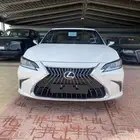 لكزس ES300h AH 2025 سعودي اسود - -ابيض