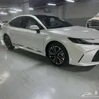 تويوتا كامرى ال اى هايبرد سعودى 2025 ابيض