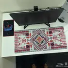 طاولة لونها ابيض