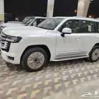 لاندكروزر GXRL3 ابيض بنزين 2025