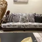طقم كنب للبيع مع طاولة شاشة