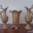 ثلاث تحف فيبر على شكل أواني قديمة بريدة