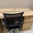 مكتبه مع كرسي