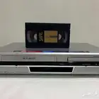 للبيع جهاز فيديو مدمج مع DVD بجهاز واحد