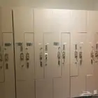 باب زجاجي ولوكر
