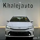 تويوتا كامرى E هايبرد 2025 لون ابيض
