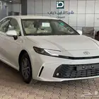 تويوتا كامري E 2025 استلام فوري لدى شركة ابن ذياب للسيارات