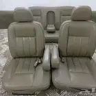 مقاعد ماركيز جلد نظيف