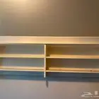تلفزيون وطاوله ورف