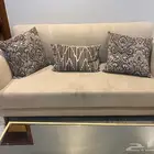 كنب نظيف مع طاولات بسعر مناسب