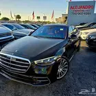 مرسيدس بنز موديل 2023 اللون اسود و الداخليه اورنج روعه