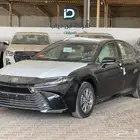 تويوتا كامري E موديل 2025 لدي شركة ابن ذياب للسيارات