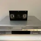 للبيع جهاز فيديو مدمج مع DVD بجهاز واحد