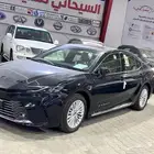 تويوتا كامري LE بنزين اللون أسود موديل 2025 الساير