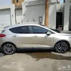 سيارة جيلي 2018 هيشباك ذهبي نضيفة وعلي الشرط