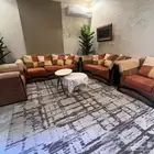 طاولة طعام و طقم كنب مع الطاوله والسجاده