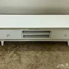طاولة تلفزيون نظيفة