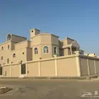 فيلا مع ثلاث شقق للبيع حي الكوثر