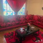 كنب غرفة جلوس نظيفة واستخدام قليل جدا