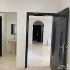 شقة 3 غرف جدة وصالة ومطبخ ودورتين مياه للايجار 25000