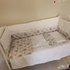 سرير اطفال مع تقم الحواجز و الفرشة