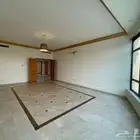 شقة غير مفروشة للإيجار السنوي بموقع استراتيجي على شارع صاري
