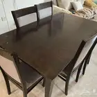 طاولة طعام خشبية كبيرة