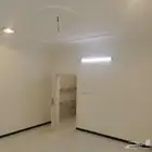 شقة نظيفة جدا وواسعة 2 غرفتين وصالة وحمامين - العقيق