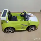 طاولة رخام و سيارة أطفال