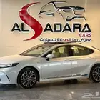 تويوتا كامري ال اي هايبرد 2025 أبيض كاش واقساط