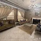 طقم كنب فاخر في صالة المنزل (3 صوفه 4 مفرد   2nطاولة شاي(