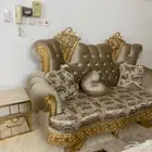 طقم جلوس مع الستاره نظيف للبيع