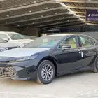 تويوتا كامري E 2025 بنزين اصفار صادر لوحات ويوجد اول مالك