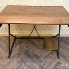 طاولة مكتبيه