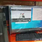 كمبيوتر مع شاشة