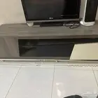 طاولة تلفزيون فخمه مع تلفزيون