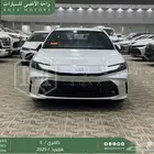 تويوتا كامري E ستاندر ابيض هايبرد 2025 خصم خاص