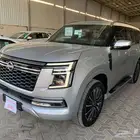 نيسان باترول بلاتنيوم 2025 - خليجي - فضي داخل احمر