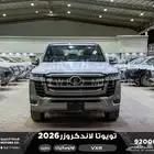 تويوتا لاندكروزر في اكس ار فل ذهبي غامق بنزين 2026 اقل سعر