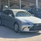 تتوفر فئات لكزس ES 2025 كاش وتقسيط جميع الالوان