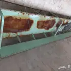 ثلاث كراسي حديد