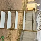 للبيع استاند رفوف ذهبي نظيف رف خشب