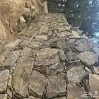 بنيان جدار حجر بمهاره عاليه