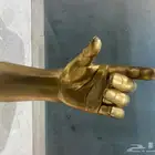 تحف يد لون ذهبي