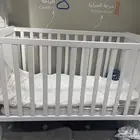 سرير طفل جديد لم يستخدم