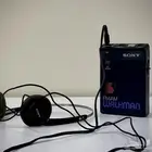 راديو ووكمان قديم ومميز من شركة سوني 1983