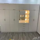 دولاب تصميم جديد مع تسريحة وسط